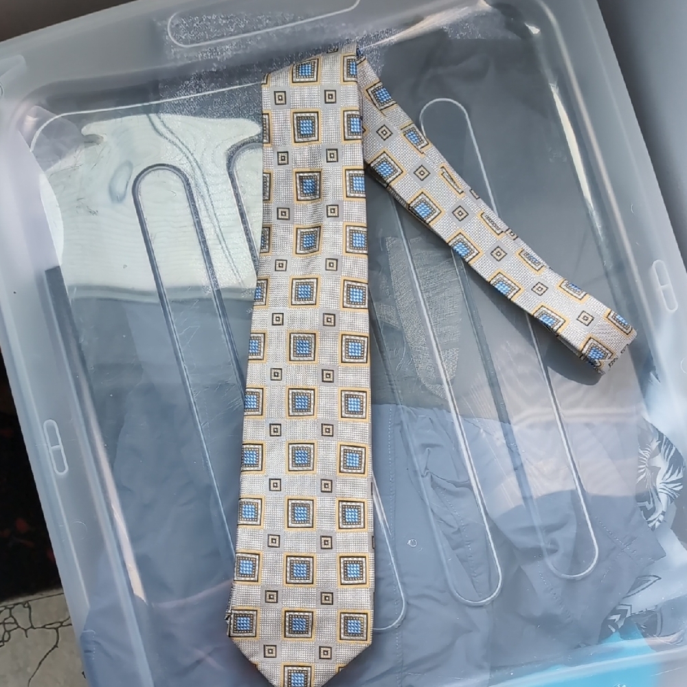 Matteo Collezione Silver W Square Decal Tie